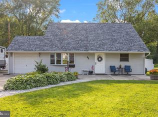 35 Long Loop Rd, Levittown, PA 19056