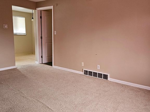 3rd image of 1464 Front St APT 3