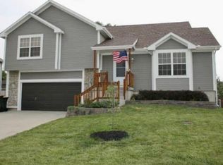 1817 N 156th St, Basehor, KS 66007