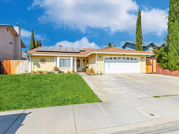 3rd image of 565 Cedarwood Ct