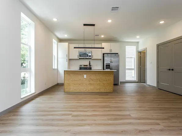 The Flats at 4001 Roseland