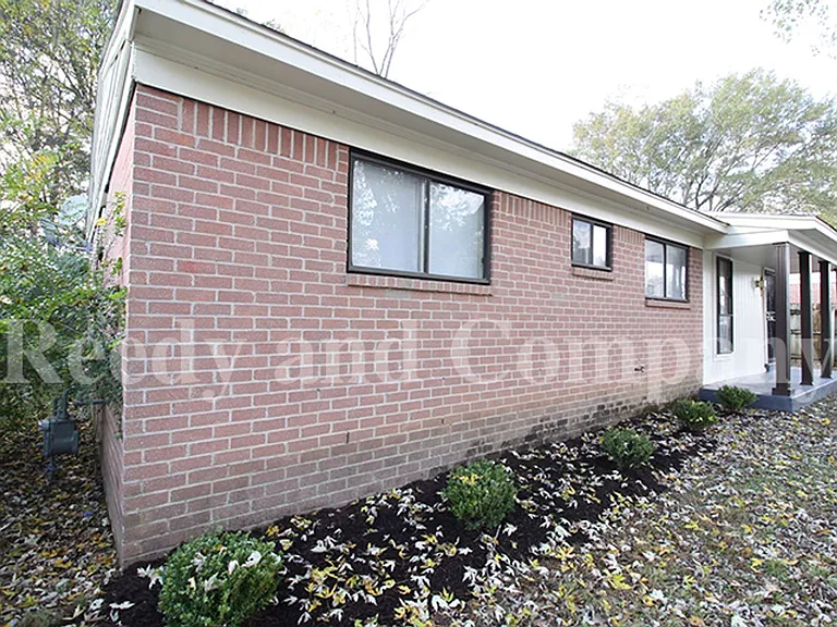 4557 Spring Valley Dr — Photo 4