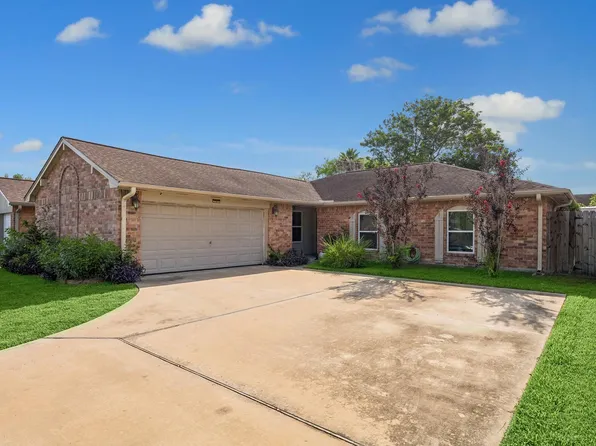 2427 Heritage Bend Dr, Webster, TX 77598