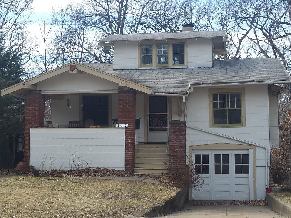 Large front porch with room for chairs.
