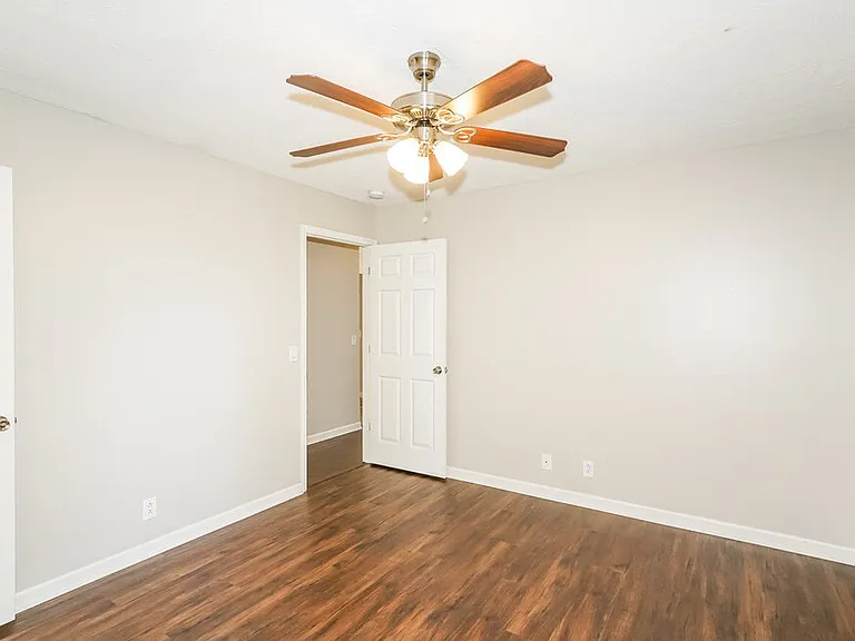 1502 Cedardale Rd — Photo 12