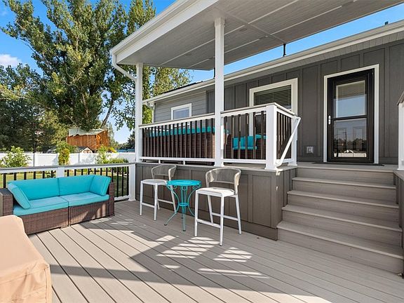 3rd image of 828 Troy Cir