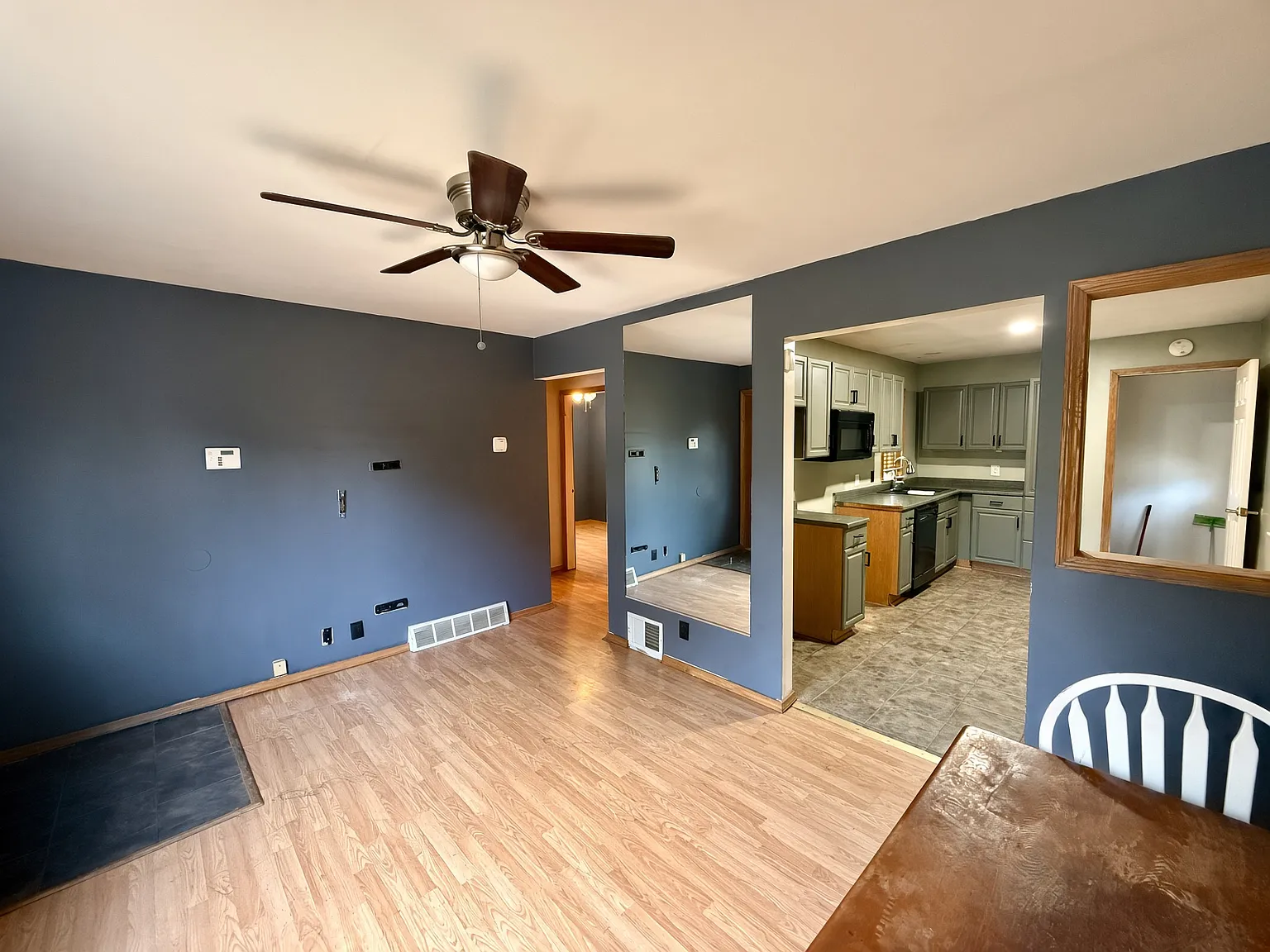 2 bed, 900 sqft, $850 — Photo 2