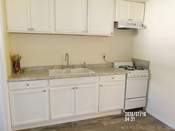 3rd image of 320 N Seminole Ave