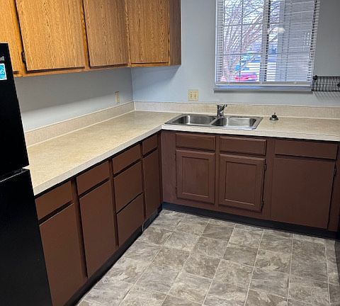 3rd image of 762 Bolton St #762