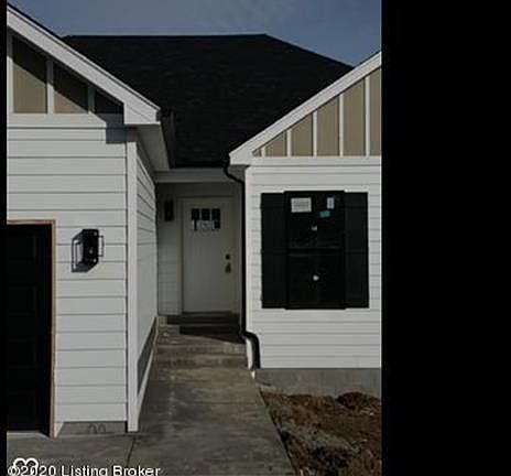 2nd image of 90 Lone Oak Dr