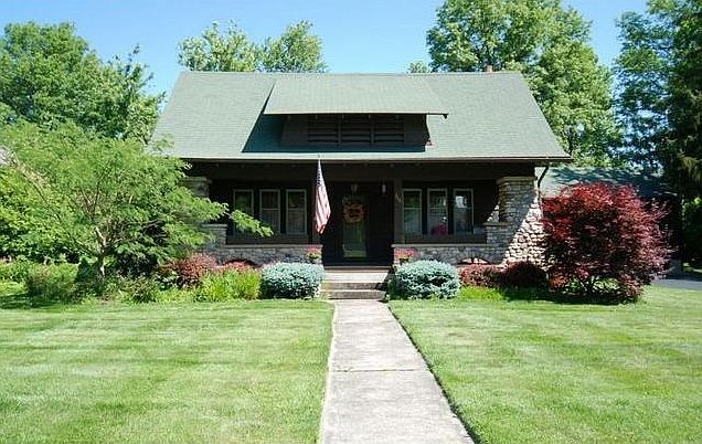 1st image of 718 W 7th St