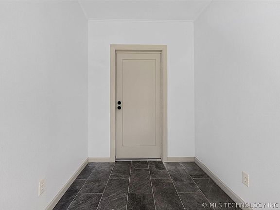 5th image of 320 E 5th St