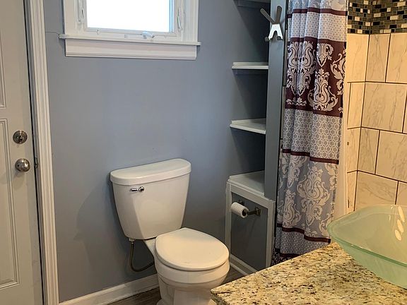 5th image of 314 Lexington Ave NW #2