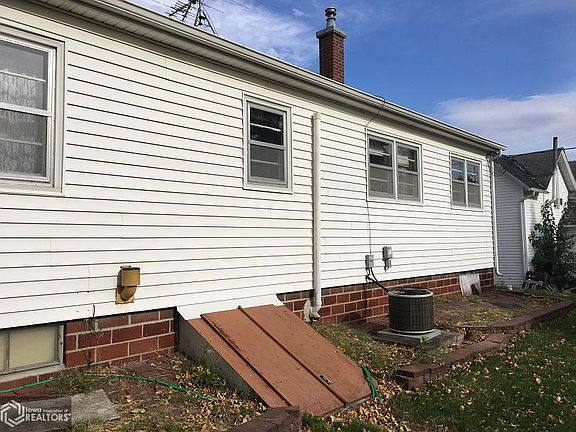 2nd image of 300 Cherry St