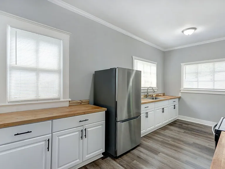 720 W Victory Dr — Photo 13