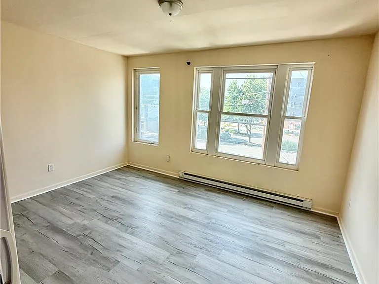 110 Graham Pl — Photo 2