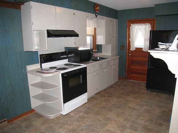2nd image of 3014 Davison Ave