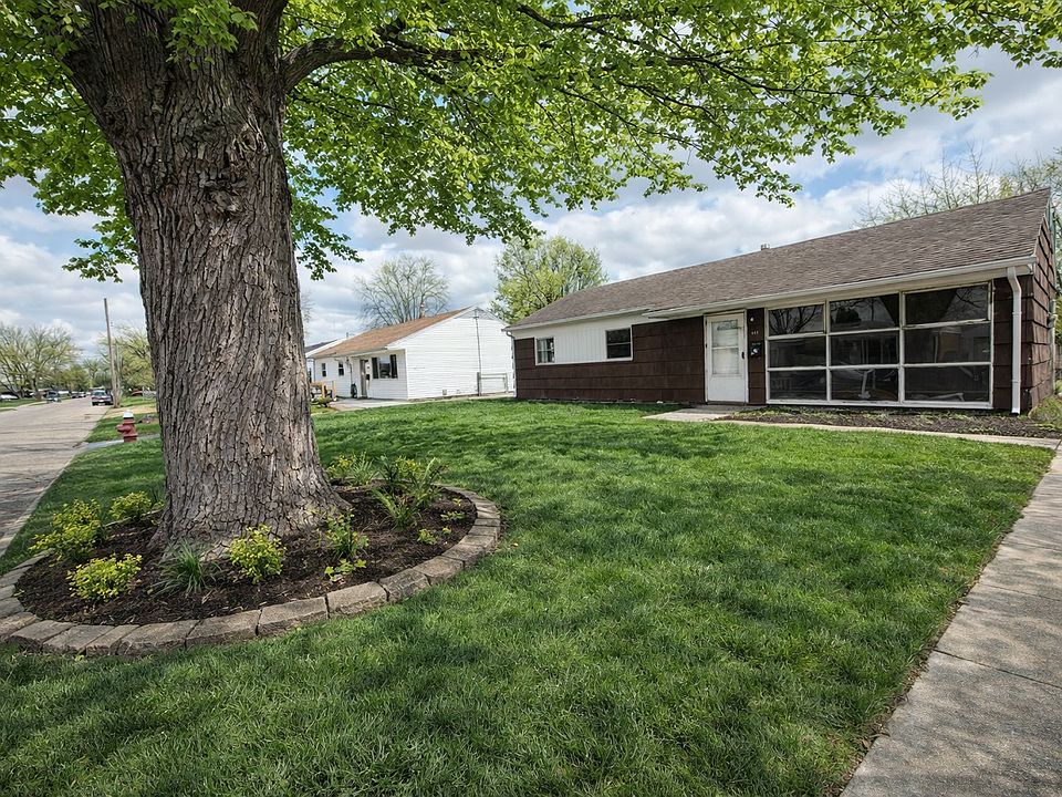 1st image of 411 Pinewood Ave