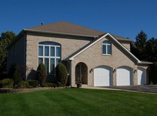 201 Jamestowne Rd, Dundee, IL 60118