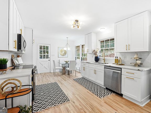 4th image of 2520 Overlook Way