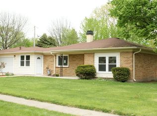748 S Wayne Pl, Wheeling, IL 60090