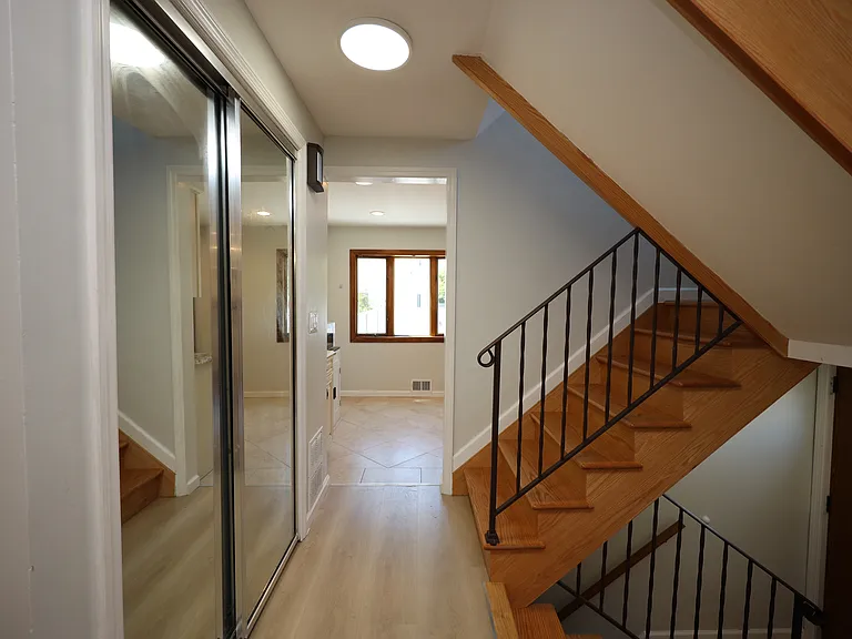 178 Spratt Ave — Photo 6
