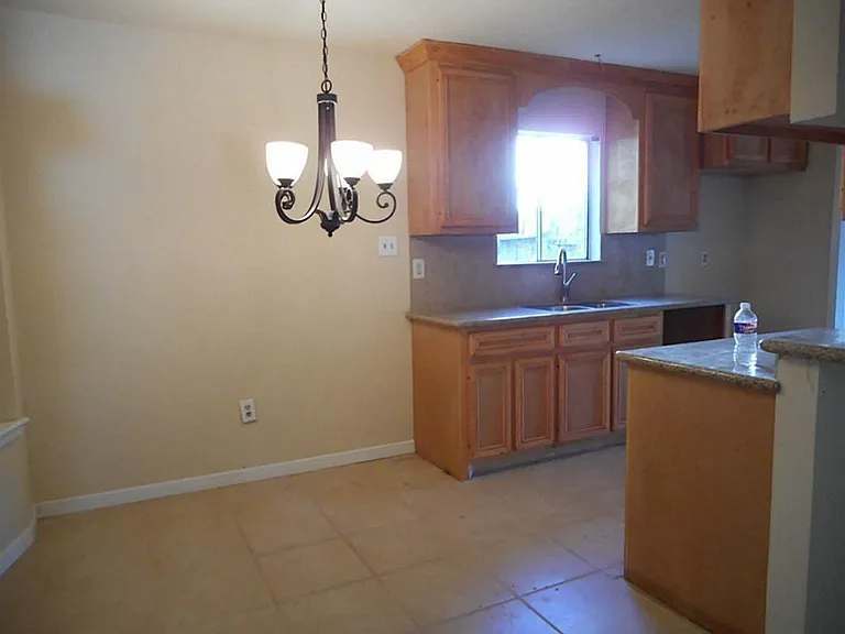 11226 Concho St — Photo 7