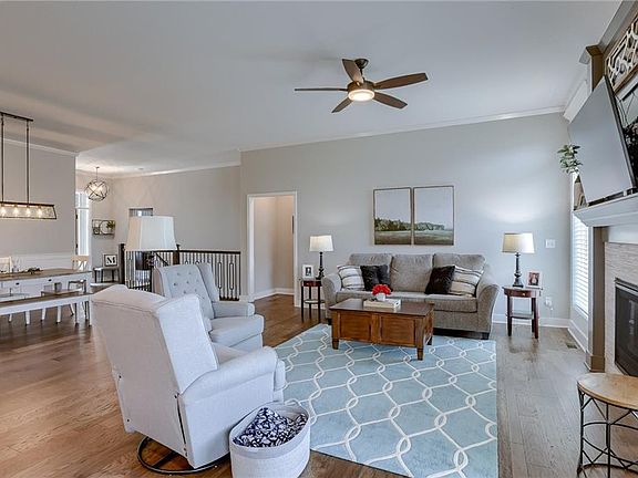 4th image of 1806 Red Orchard Dr