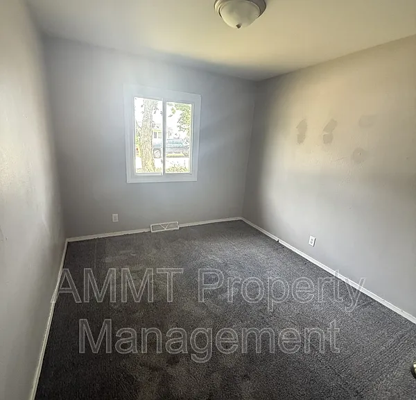 900 S 7th St — Photo 8