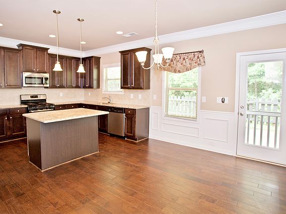 3rd image of 205 Lost Lake Dr