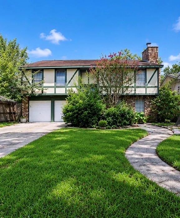3 bed, 2.0 bath, 2068 sqft, $2,400 — Photo 3
