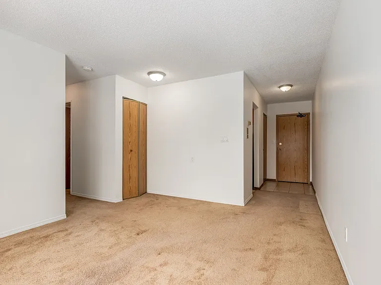 2404 16a St SW — Photo 23