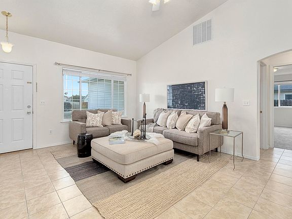 5th image of 4015 Sutton St