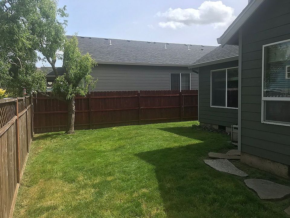 2nd image of 570 E Elm Loop