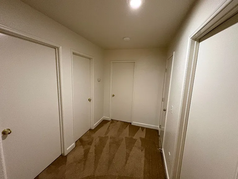 722 W James Ct — Photo 17