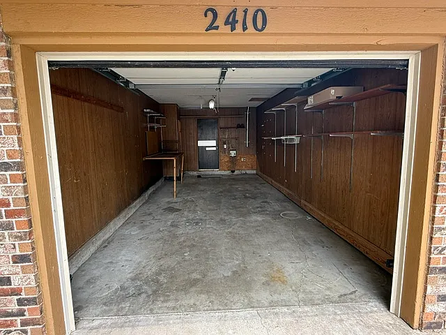 2410 Oakridge Dr — Photo 15