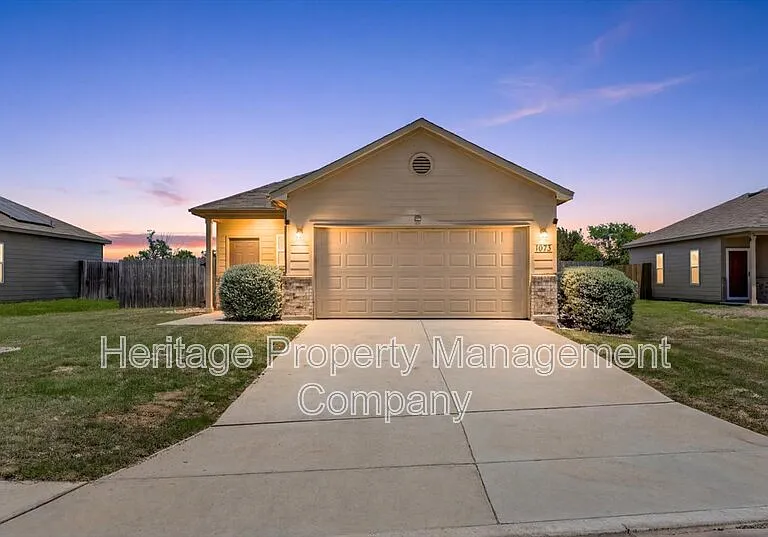 1053 Fisher Way — Photo 2