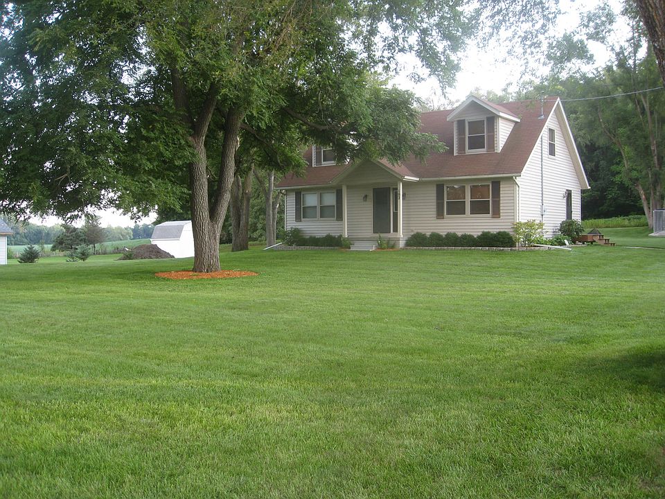 1st image of 102 E Grimes St