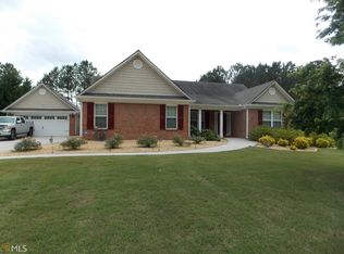 901 Golden Meadows Ln, Loganville, GA 30052