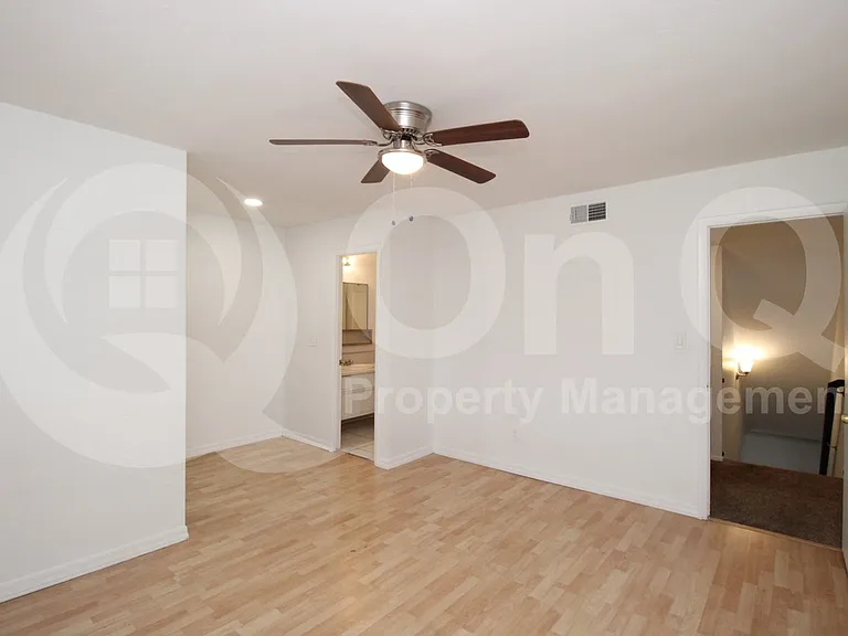 4526 N 15th Ave — Photo 14