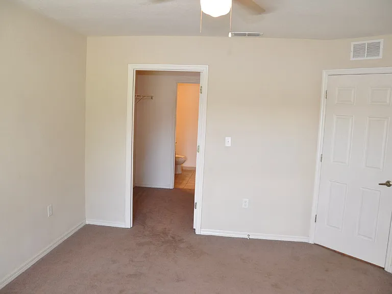 4600 E Moody Blvd #4H — Photo 9