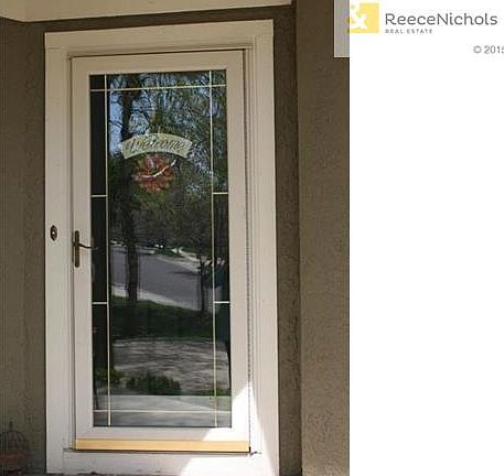 Walk right in to a very well maintained home.