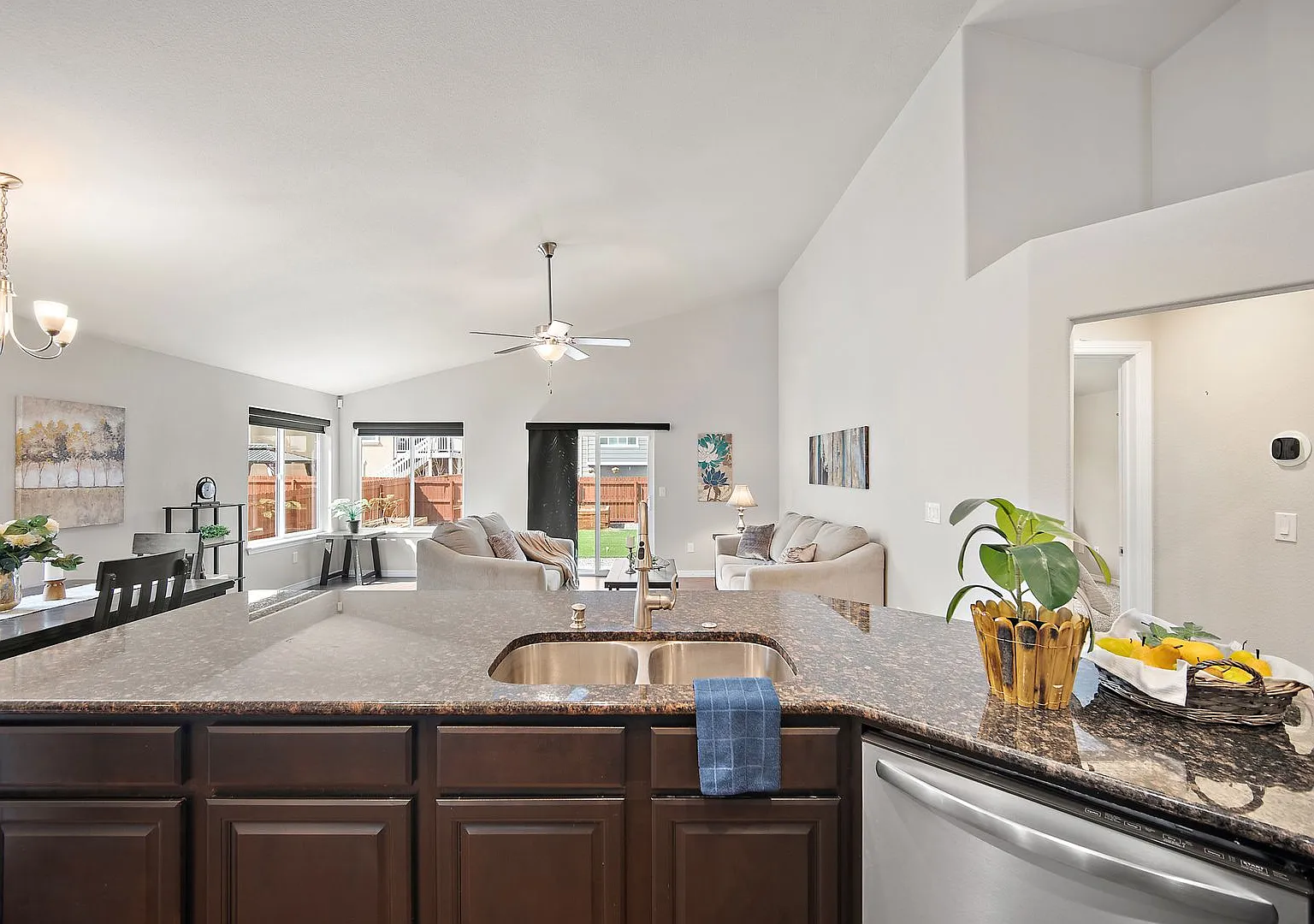 Spacious 5-Bedroom Rancher with 3-Car Garage in Meridian Ranch — Photo 4