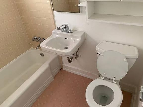 4th image of 1215 Queen Anne Ave N APT 6