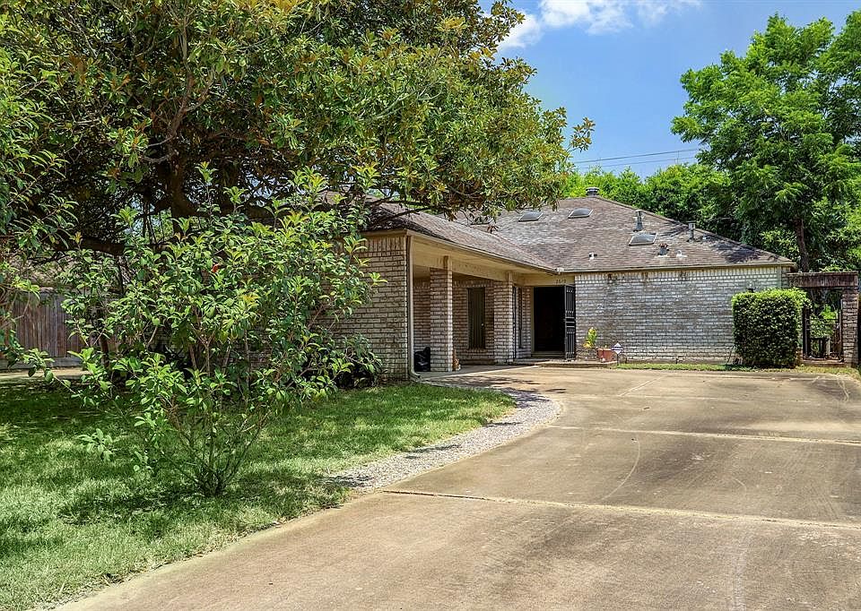 1st image of 2619 Briarpark Dr