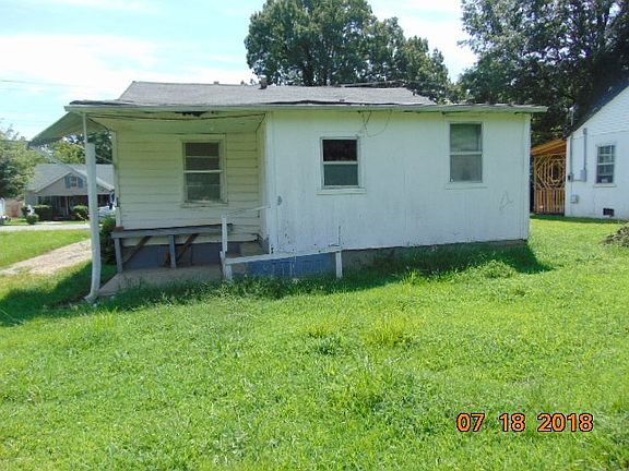 3rd image of 121 Rosewood Ave