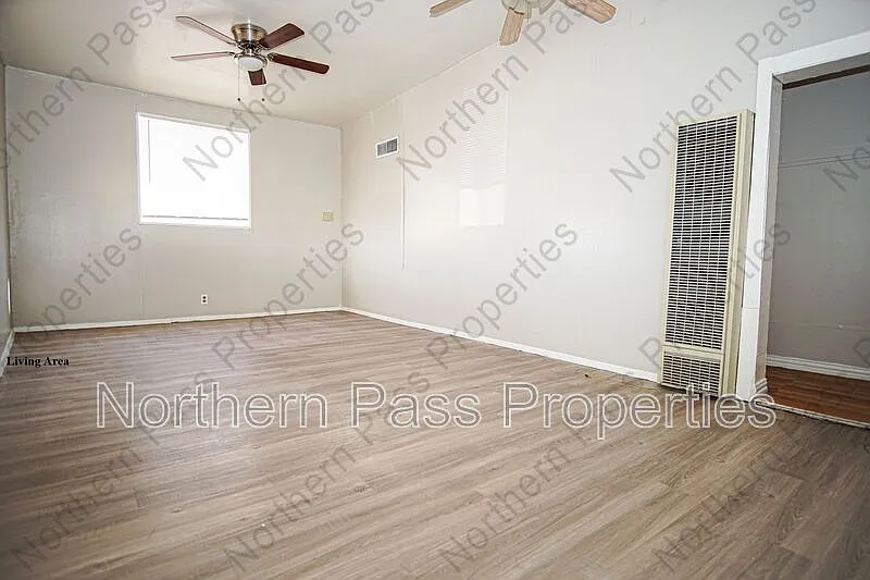 1 bed, 1.0 bath, 900 sqft, $725 — Photo 2