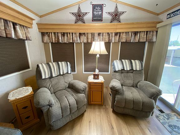 5th image of 840 N Idaho Rd #136