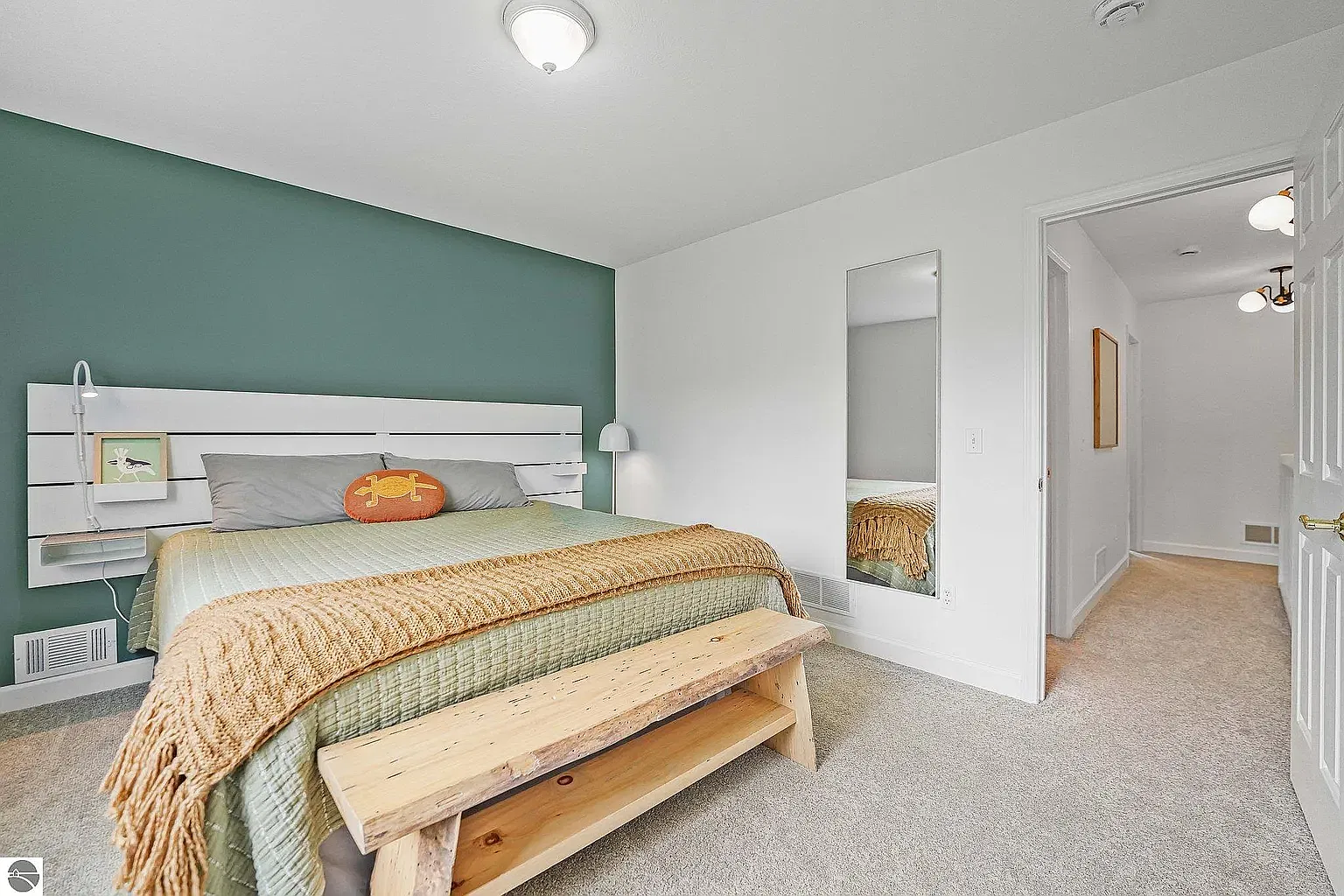 3 bed, 1388 sqft, $2,600 — Photo 3