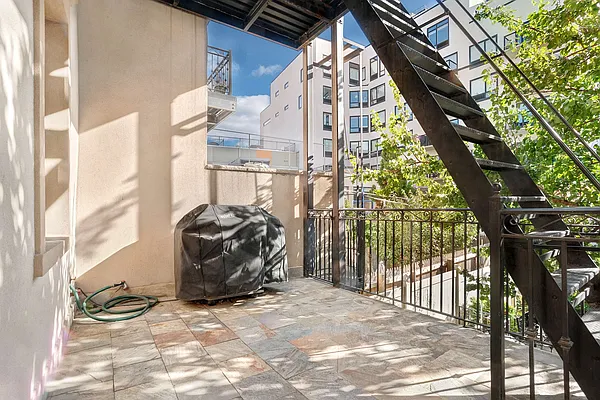 Rented by Twyford Real Estate | media 22